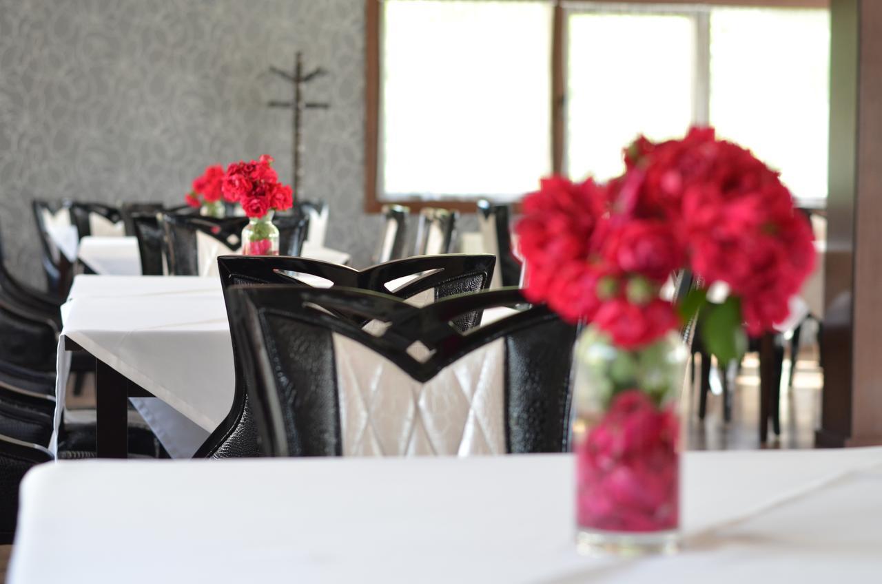 Johnny Hotel Kamenice Bagian luar foto
