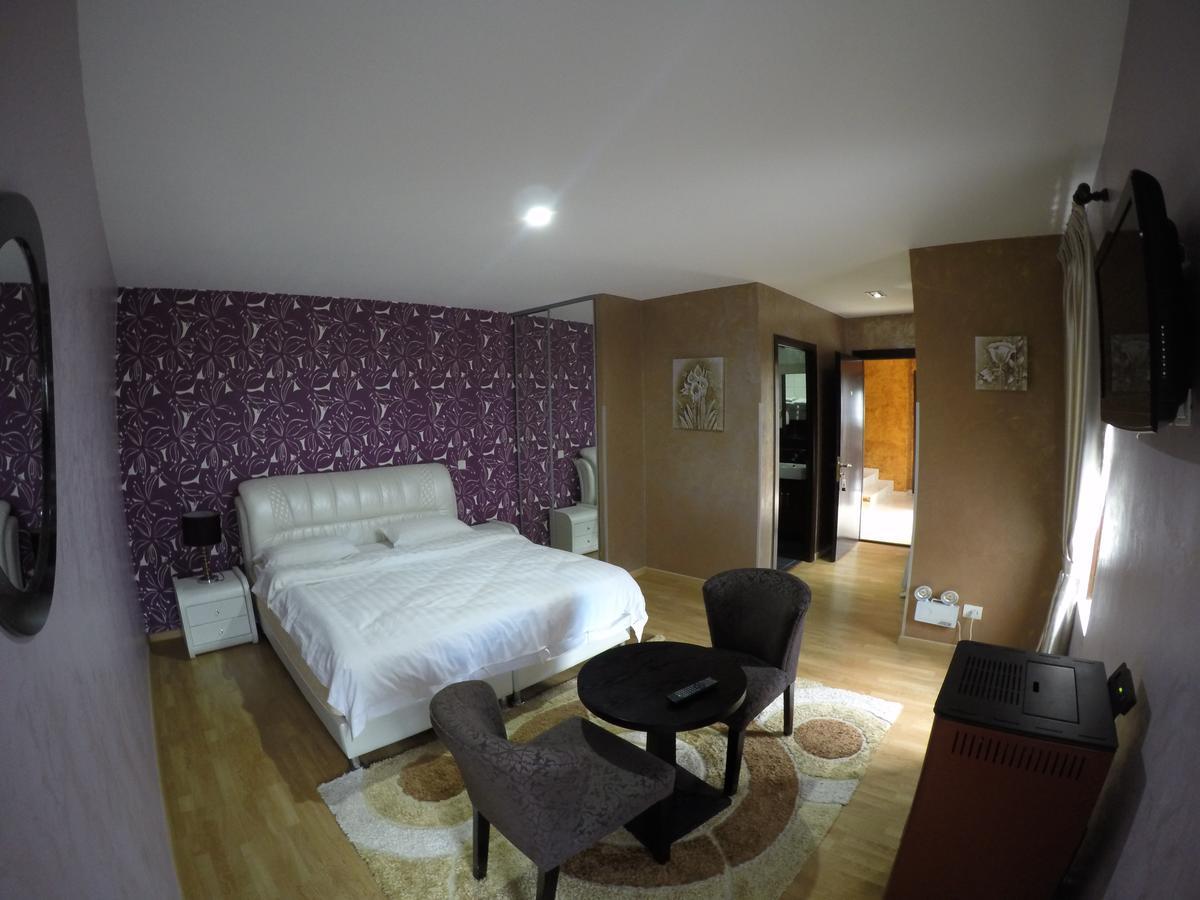 Johnny Hotel Kamenice Bagian luar foto