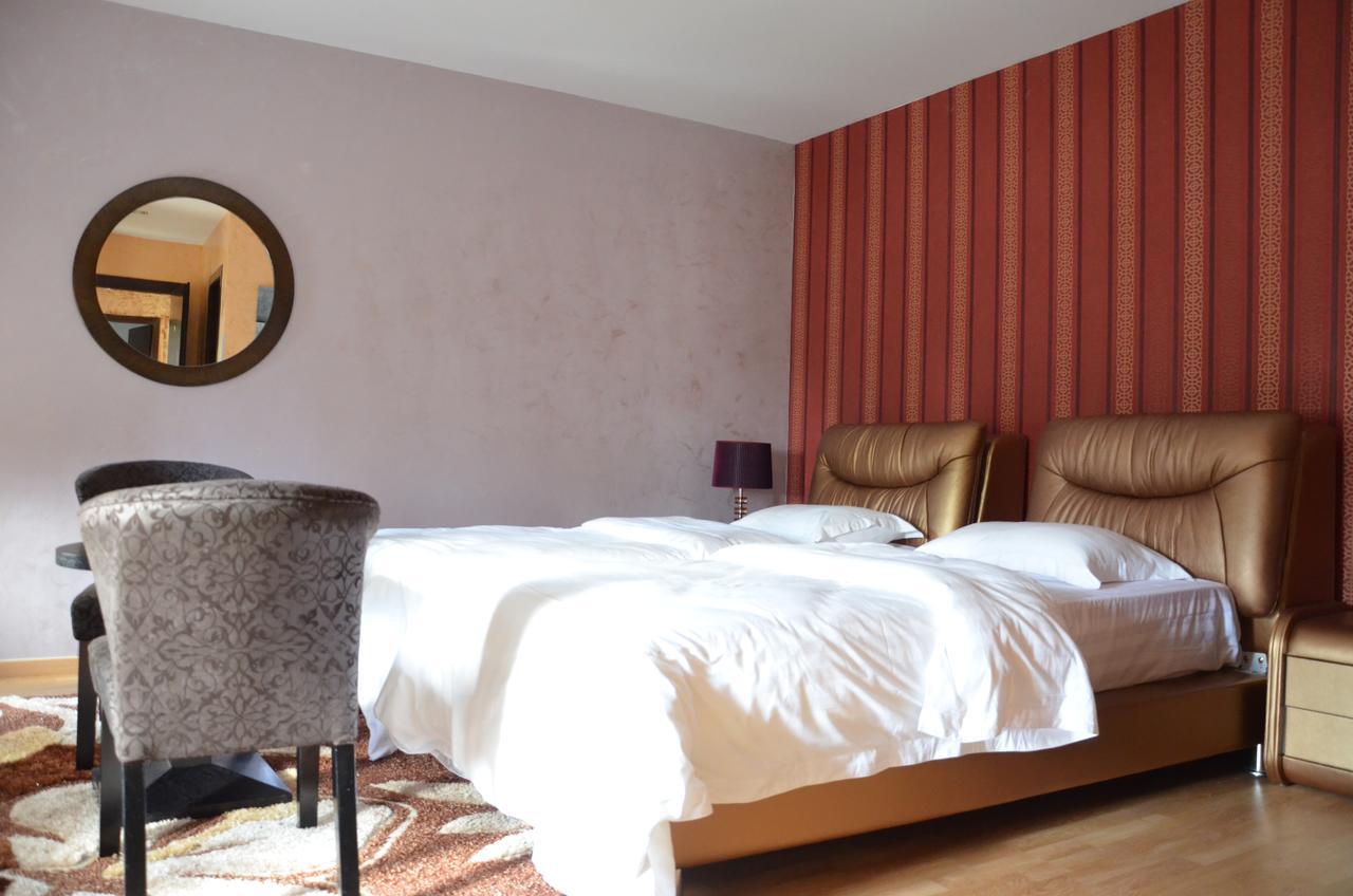 Johnny Hotel Kamenice Bagian luar foto