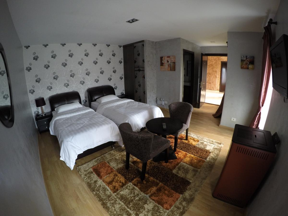 Johnny Hotel Kamenice Bagian luar foto