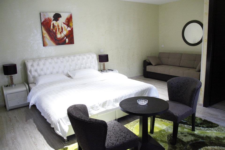 Johnny Hotel Kamenice Bagian luar foto